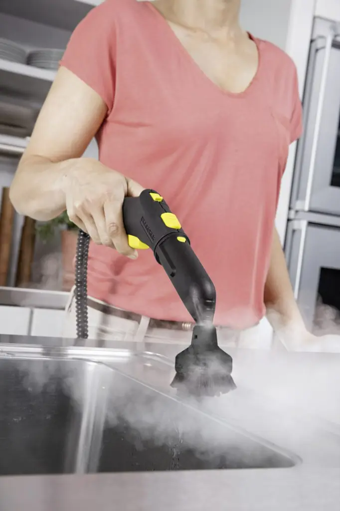 SC_big_round_brush_kitchen_app_5_CI15_96-dpi-jpg-768x1152.webp