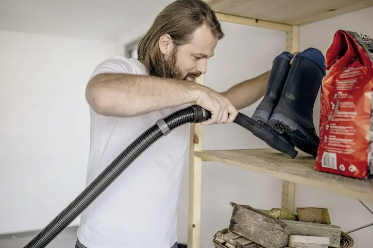 WD_curved_handle_shelf_cleaning_app_01_CI20_96-dpi-jpg-768x511.webp