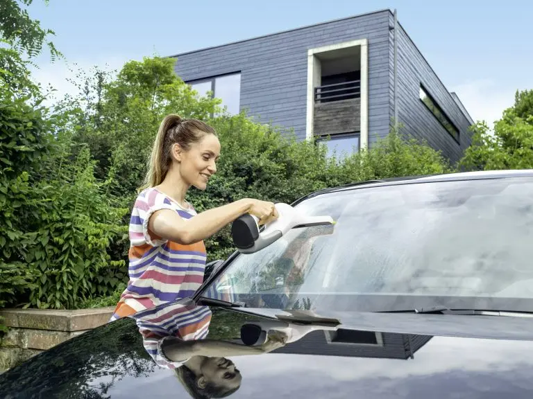 WV_6_car_white_app_01_CI15-300_dpi-768x576.webp