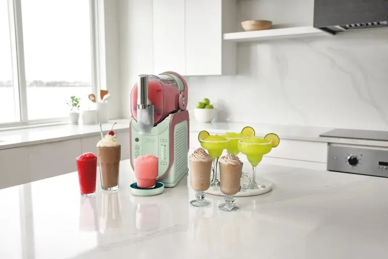 JPG-R_FS301EUMTPK_InUse_Kitchen_OnIsland_Lineup-768x512.webp