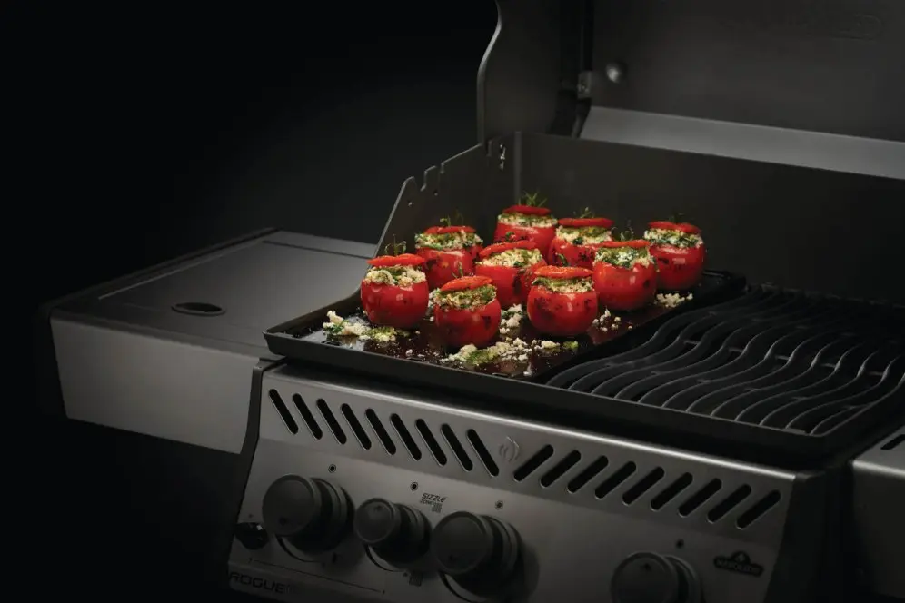 56426-Web-Gallery-04-56426-High-gloss-griddle-InUse-Tomatos.webp